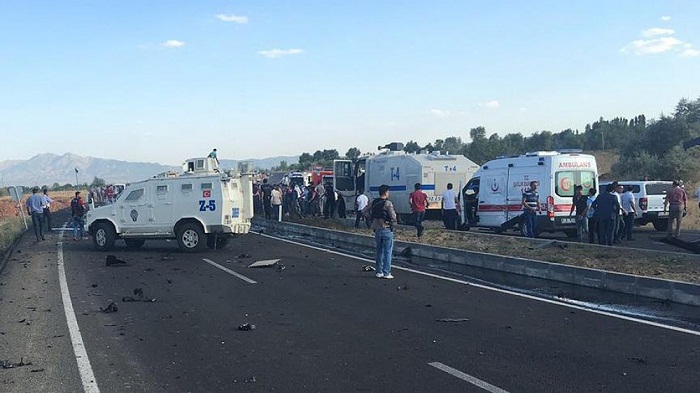 При взрыве  в турецком Бингёле погибли 6 полицейских, трое ранены - ОБНОВЛЕНО - ВИДЕО